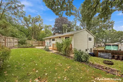 5104 E Lake Shore Drive, Wonder Lake, IL 60097 - Photo 8
