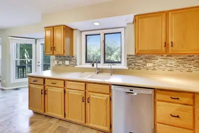 250 Knoll Street, Wheaton, IL 60187 - Photo 12