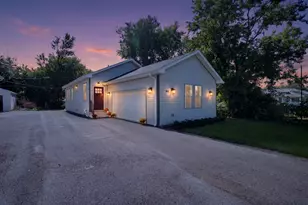 302 Hughes Ave, Lockport, IL 60441 - Photo 2