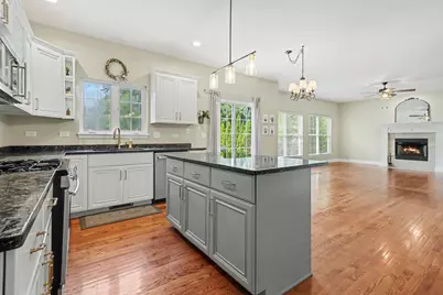 911 E Butterfield Circle, Shorewood, IL 60404 - Photo 10