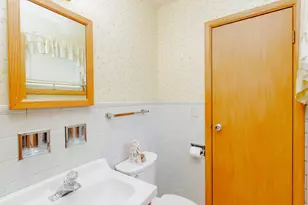 255 W Walnut Ave, Des Plaines, IL 60016 - Photo 14