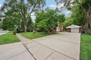 213 Edgemont St, Mundelein, IL 60060 - Photo 2
