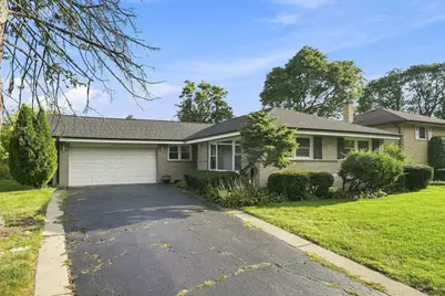 807 E Golfview Drive, Mount Prospect, IL 60056 - Photo 2