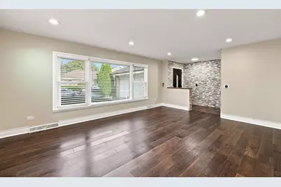 807 E Golfview Drive, Mount Prospect, IL 60056 - Photo 10