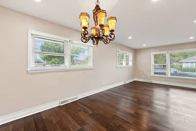 807 E Golfview Drive, Mount Prospect, IL 60056 - Photo 12