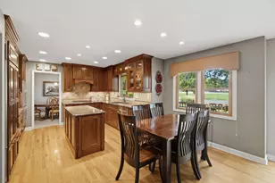 1410 E Eton Dr, Arlington Heights, IL 60004 - Photo 10