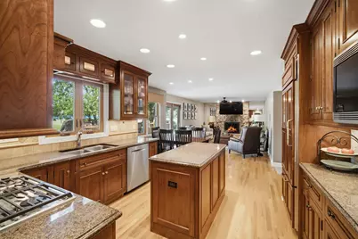 1410 E Eton Drive, Arlington Heights, IL 60004 - Photo 8