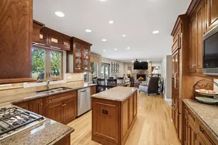 1410 E Eton Dr, Arlington Heights, IL 60004 - Photo 8