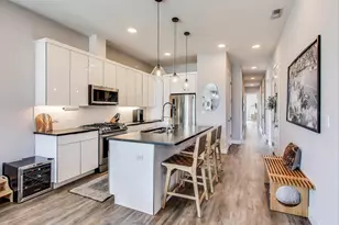 2246 N Western Ave, Chicago, IL 60647 - Photo 8