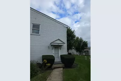 304 Creekside Court #304, Vernon Hills, IL 60061 - Photo 2