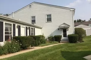 304 Creekside Ct, Vernon Hills, IL 60061 - Photo 1