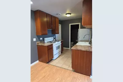 304 Creekside Court #304, Vernon Hills, IL 60061 - Photo 4