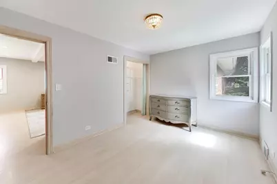 221 S Elmhurst Avenue, Mount Prospect, IL 60056 - Photo 14