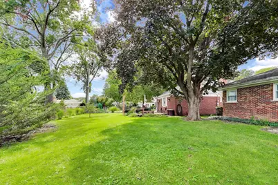 221 S Elmhurst Avenue, Mount Prospect, IL 60056 - Photo 24