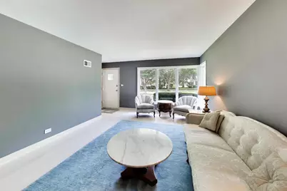221 S Elmhurst Avenue, Mount Prospect, IL 60056 - Photo 2
