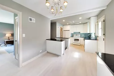 221 S Elmhurst Avenue, Mount Prospect, IL 60056 - Photo 4