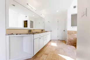8920 Royal Dr, Burr Ridge, IL 60527 - Photo 22