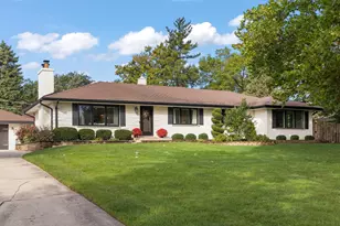 390 S Kenilworth Ave, Glen Ellyn, IL 60137 - Photo 1
