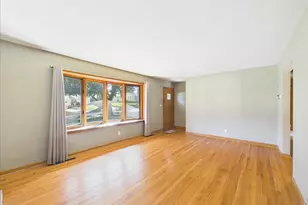 919 Woodland Dr, Rockford, IL 61108 - Photo 8