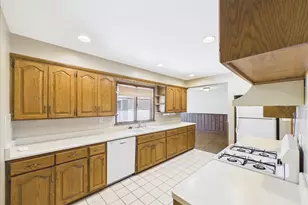 919 Woodland Dr, Rockford, IL 61108 - Photo 12