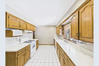 919 Woodland Drive, Rockford, IL 61108 - Photo 10