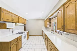 919 Woodland Dr, Rockford, IL 61108 - Photo 10