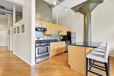 1801 W Larchmont Avenue #214, Chicago, IL 60613 - Photo 2