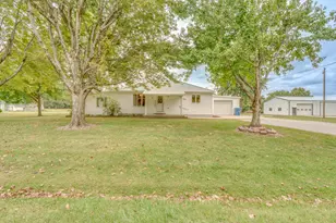 300 S Jefferson St, Kell, IL 62853 - Photo 2