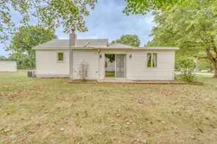 300 S Jefferson St, Kell, IL 62853 - Photo 4