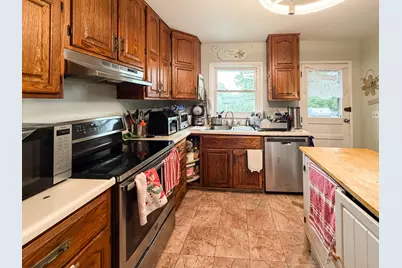 953 Miller Avenue, Streamwood, IL 60107 - Photo 8