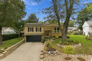8 Plymouth Ct, Normal, IL 61761 - Photo 2