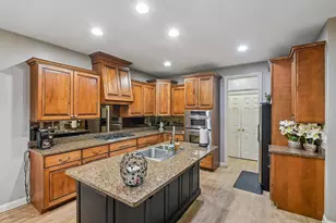 343 Arbor Glen Blvd, Schaumburg, IL 60195 - Photo 10