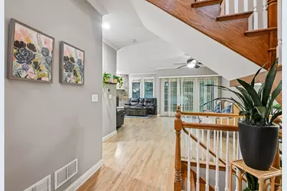 343 Arbor Glen Boulevard, Schaumburg, IL 60195 - Photo 2