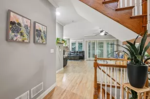 343 Arbor Glen Blvd, Schaumburg, IL 60195 - Photo 2