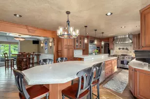 6451 Garfield Ridge Ct, Burr Ridge, IL 60527 - Photo 8