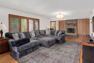 6451 Garfield Ridge Ct, Burr Ridge, IL 60527 - Photo 16