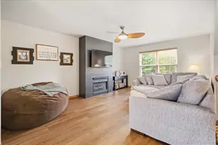 453 E Willow St, Elburn, IL 60119 - Photo 4