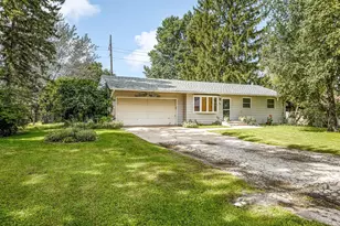 1212 Crystal Dr, Machesney Park, IL 61115 - Photo 1