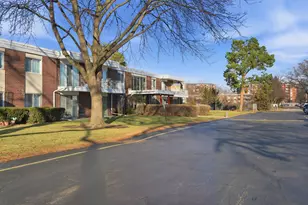 100 Deborah Ln, Wheeling, IL 60090 - Photo 2