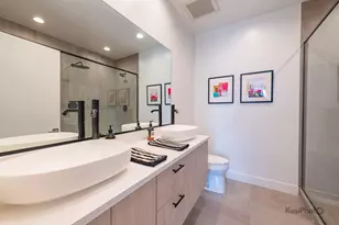859 W Erie St, Chicago, IL 60642 - Photo 18