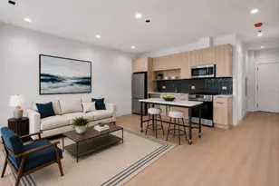 904 W Dakin St, Chicago, IL 60613 - Photo 2