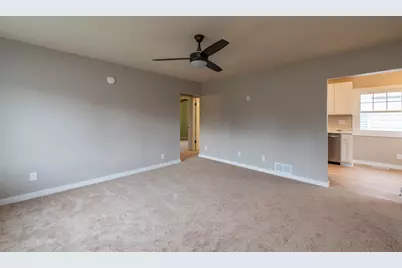 2205 Mohican Road, Waukegan, IL 60087 - Photo 4
