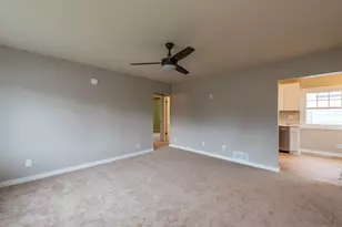 2205 Mohican Rd, Waukegan, IL 60087 - Photo 4