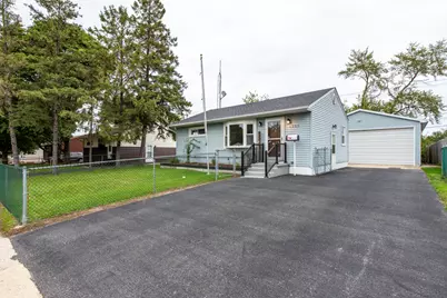 2205 Mohican Road, Waukegan, IL 60087 - Photo 2