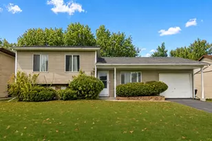 18200 Fountainbleau Dr, Hazel Crest, IL 60429 - Photo 1