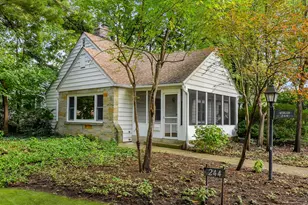 244 S Elmwood Dr, Aurora, IL 60506 - Photo 2