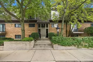 250 Kenston Ct, Geneva, IL 60134 - Photo 1