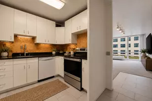 340 W Diversey Pkwy, Chicago, IL 60657 - Photo 6