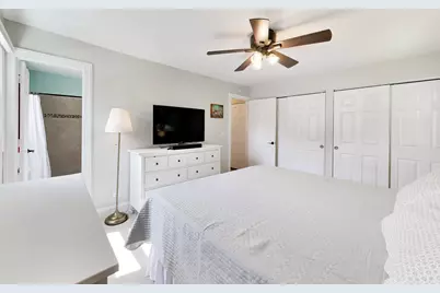 6001 Ross Drive, Woodridge, IL 60517 - Photo 16