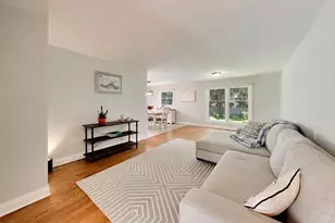 6001 Ross Dr, Woodridge, IL 60517 - Photo 6